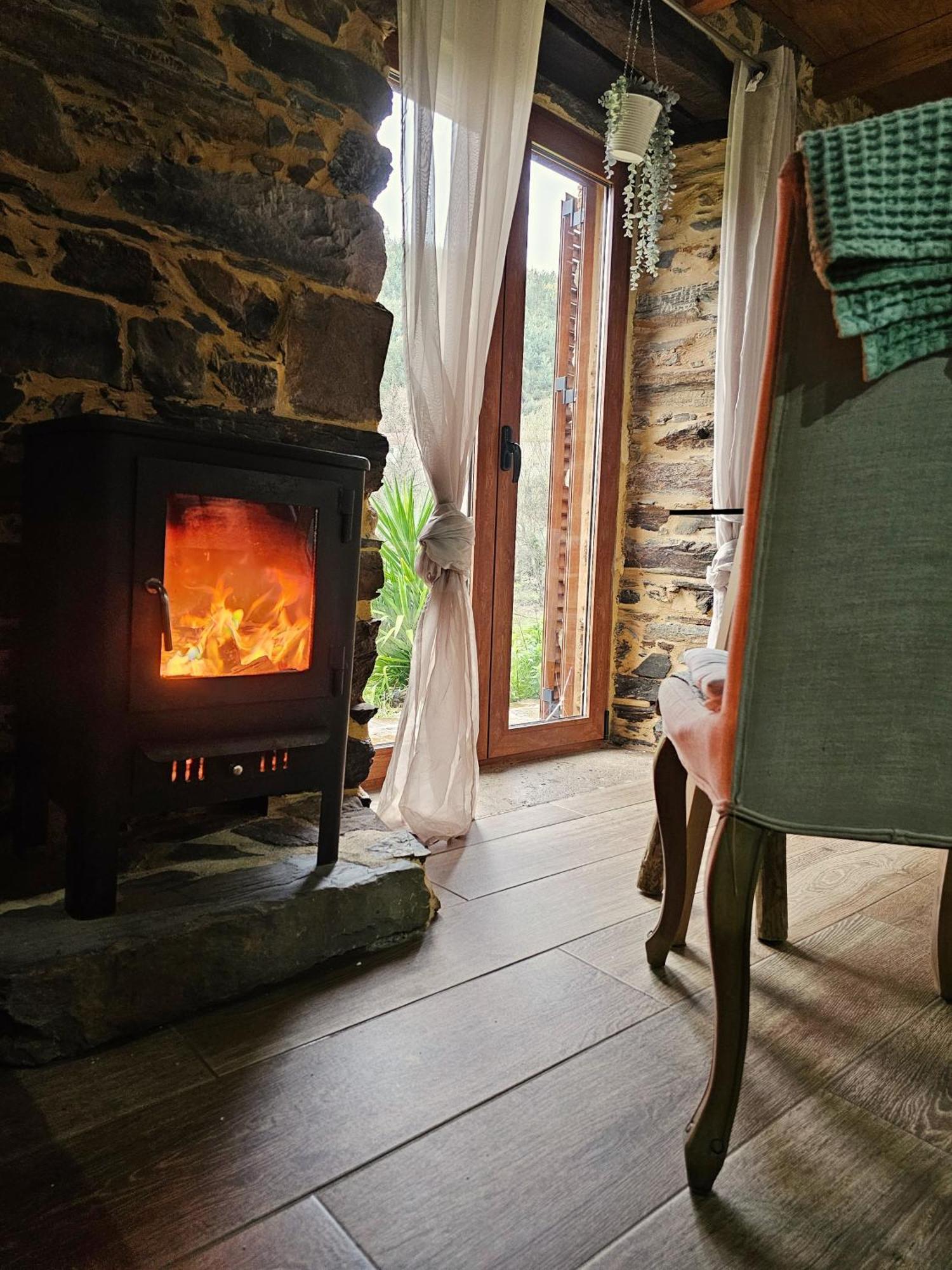 Pampihouse, Luxury Rustic House Near River パンピリョーザ・ダ・セーラ エクステリア 写真