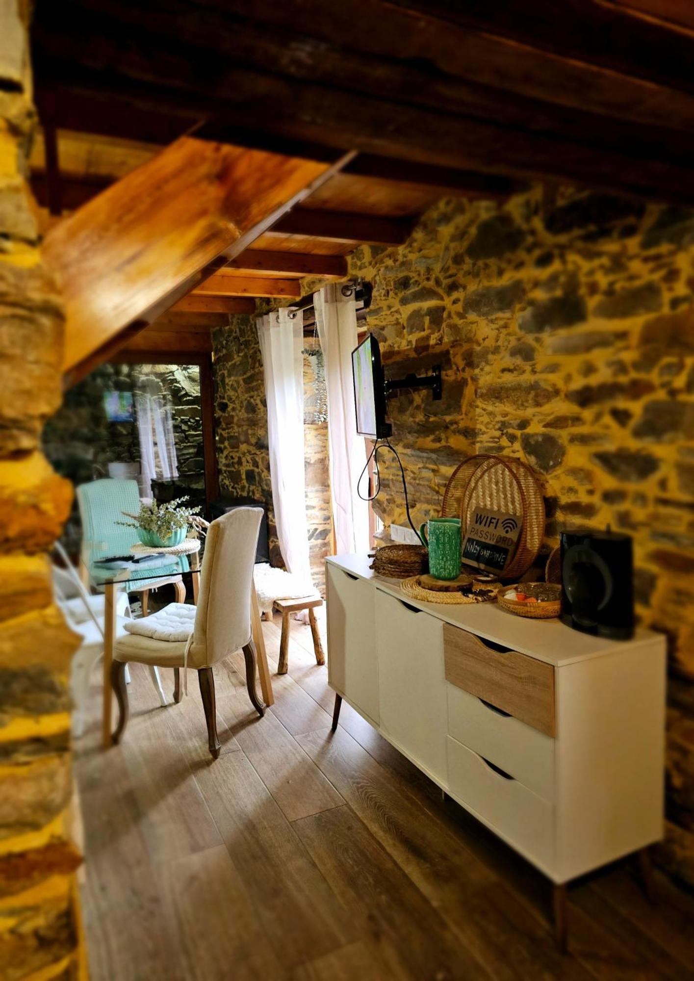 Pampihouse, Luxury Rustic House Near River パンピリョーザ・ダ・セーラ エクステリア 写真