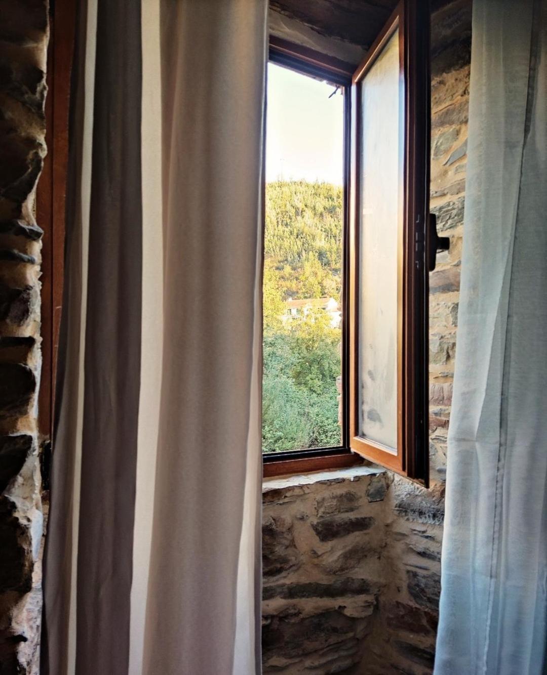 Pampihouse, Luxury Rustic House Near River パンピリョーザ・ダ・セーラ エクステリア 写真